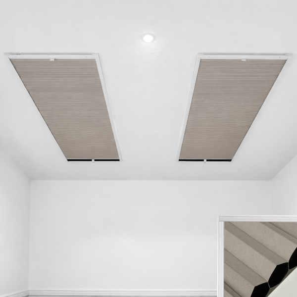 Dachfenster- Insektenschutz Plissee Sand Blackout