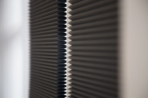 Wabenplissee 100% verdunkelnd Soft Dunkelgrau