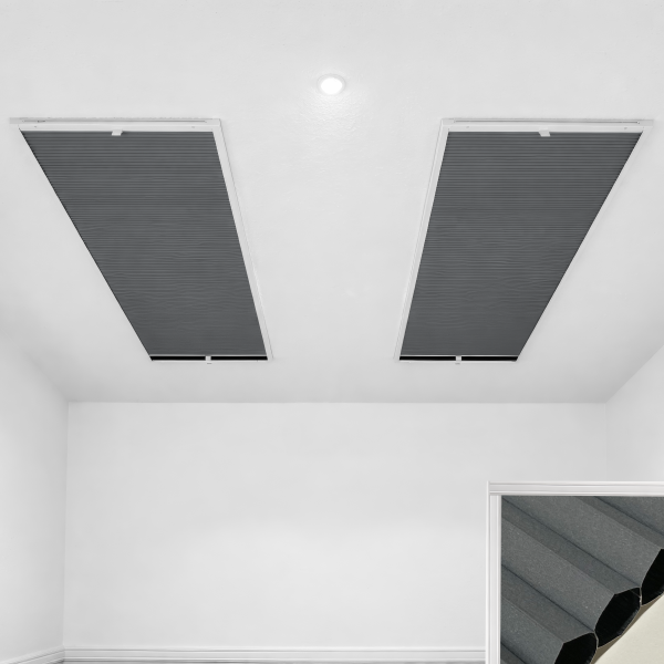 Dachfenster- Insektenschutz Plissee Dunkel-Grau Blackout