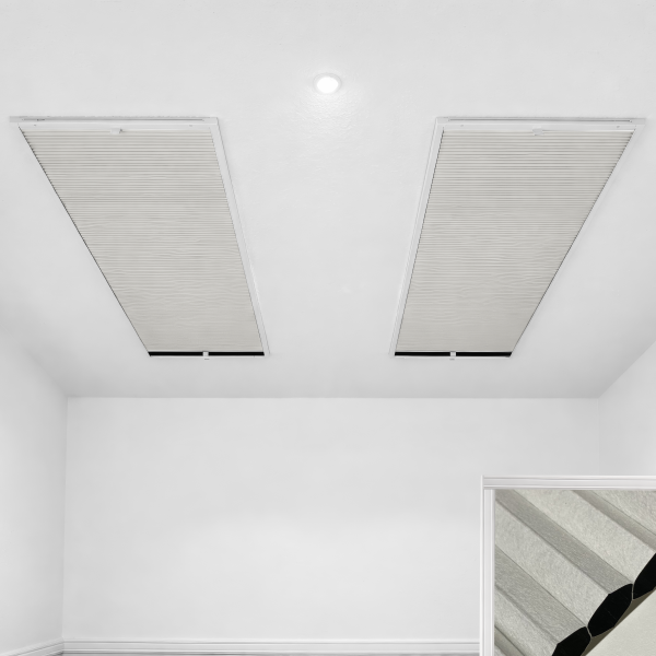 Dachfenster- Insektenschutz Plissee Weiß Blackout